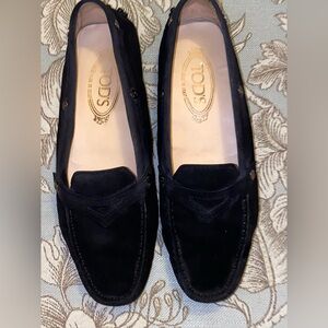 Tod's Women’s Gommino Black Calfskin Driving Shoe 37.5